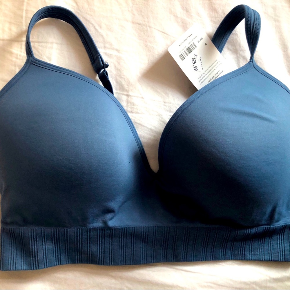 Athleta Enhance bra, for sports or daily life — NO uni-boob!